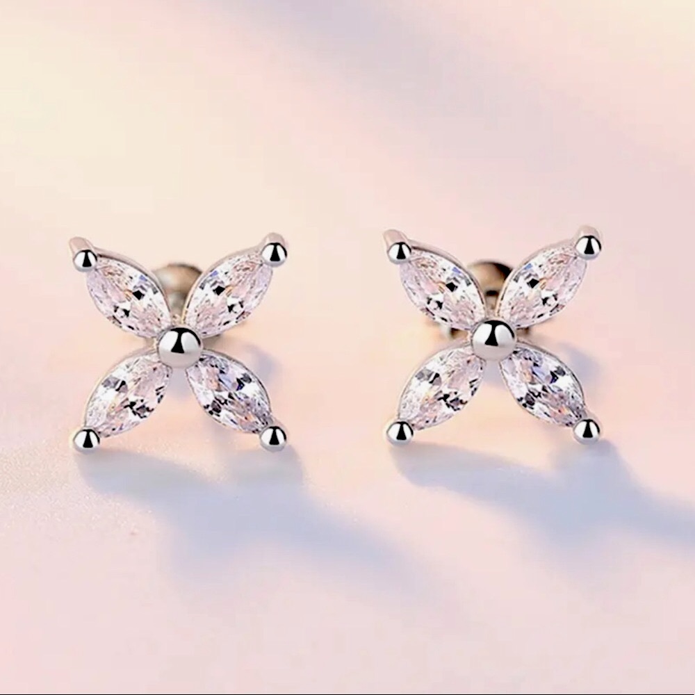 🌟 Silver Lucky Four Leaves Clover Stud Earrings